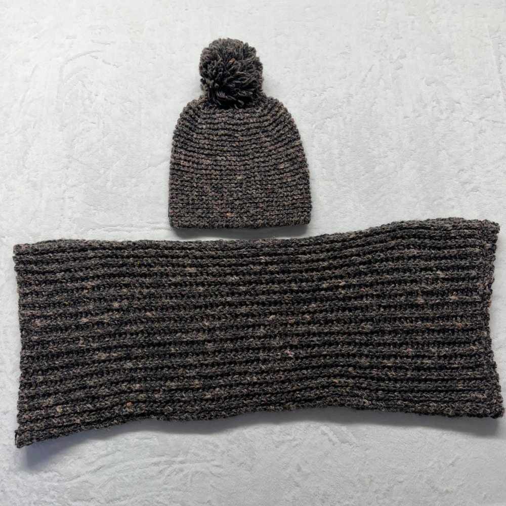 Made in Italy Wool Blend Knit Hat Scarf Set Gray Pom Pom Metallic Womens